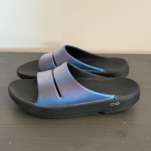 OOFOS OOahh Women’s Luxe Slide in Midnight Spectre Size 9